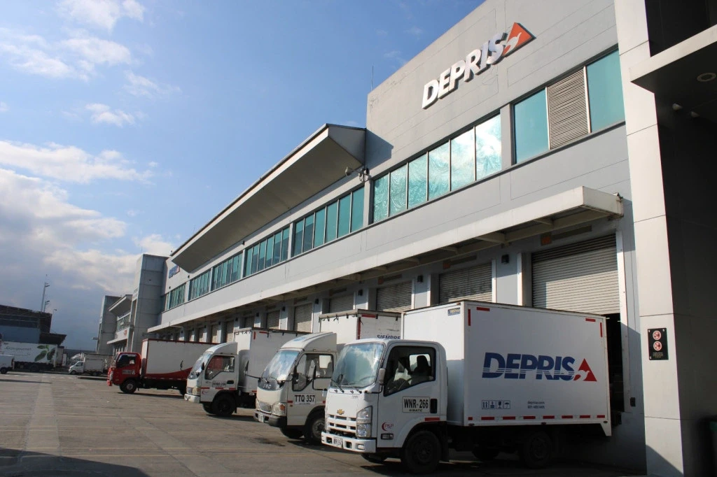 Deprisa’s delivery fleet at the loading docks of its logistics hub.